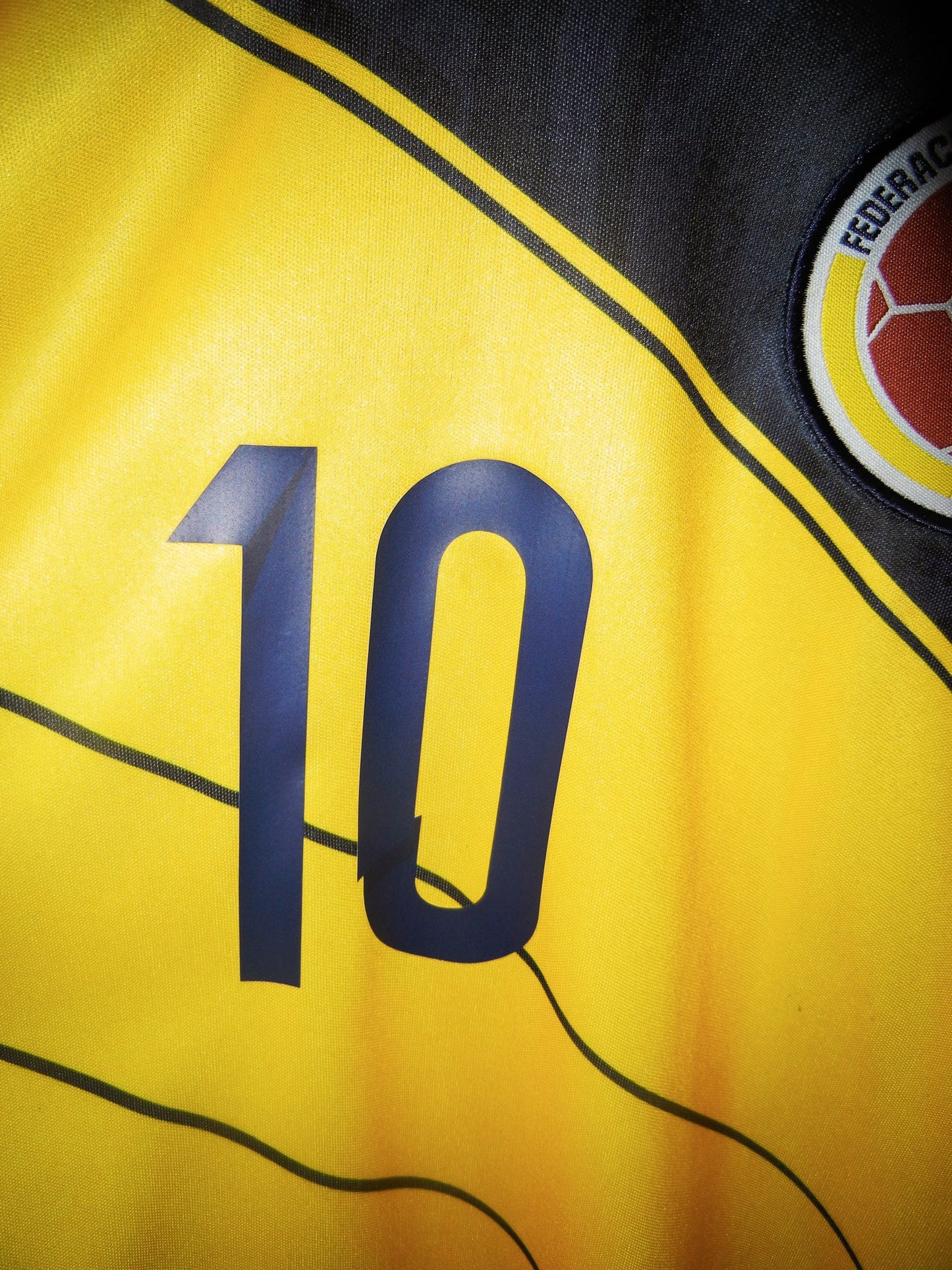 Colombia 2014/15 Home Jersey – James Rodríguez #10 – Size L – Yellow Adidas Shirt (MPN: G85387)
