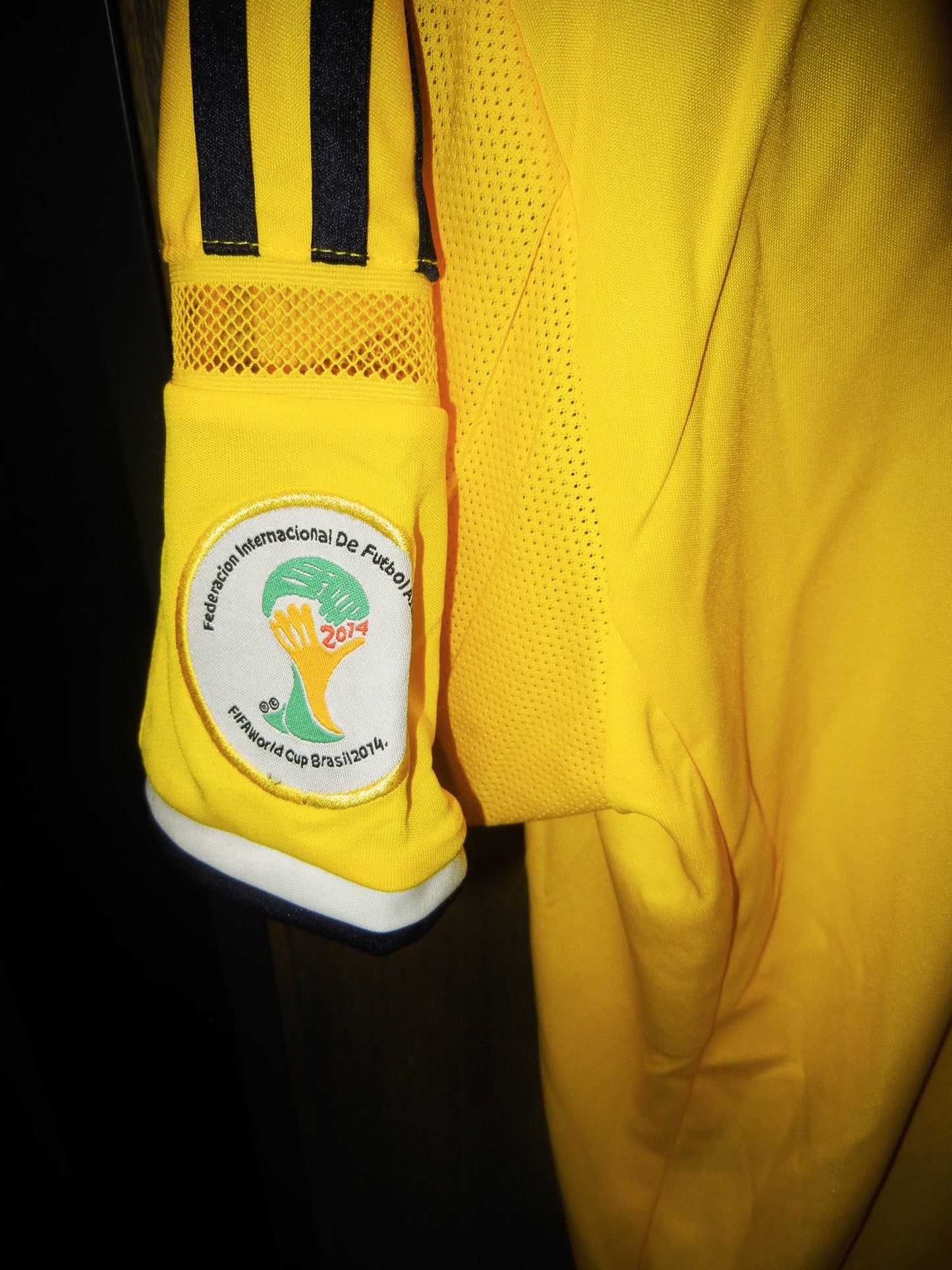 Colombia 2014/15 Home Jersey – James Rodríguez #10 – Size L – Yellow Adidas Shirt (MPN: G85387)