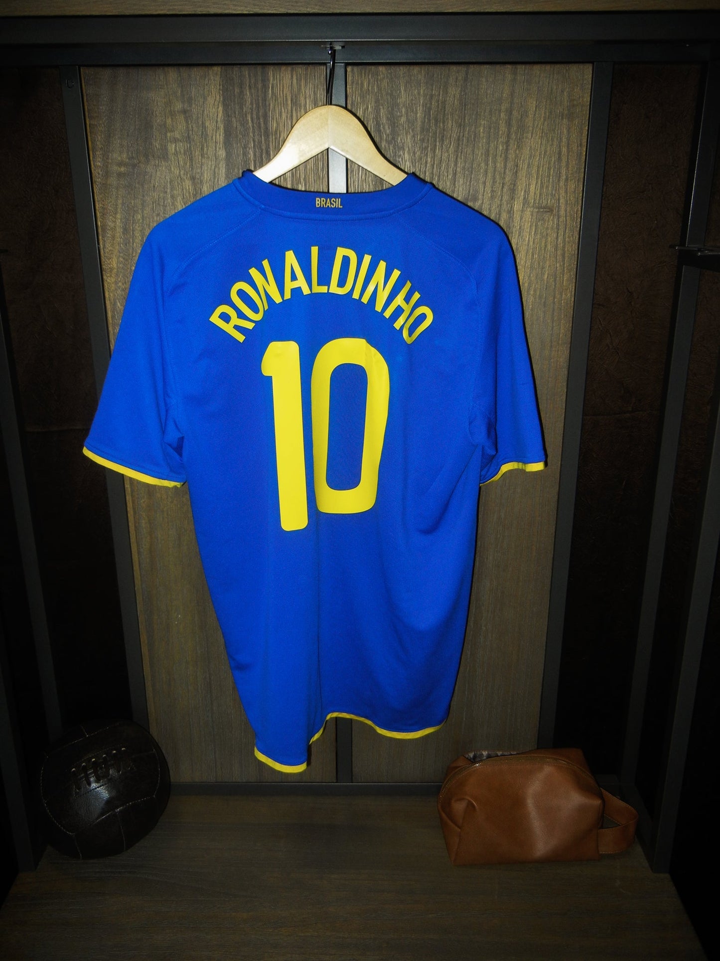 Brazil 2008/2010 Away Jersey – Ronaldinho #10 – Size XL – Blue Nike Shirt (MPN: 258950-493)