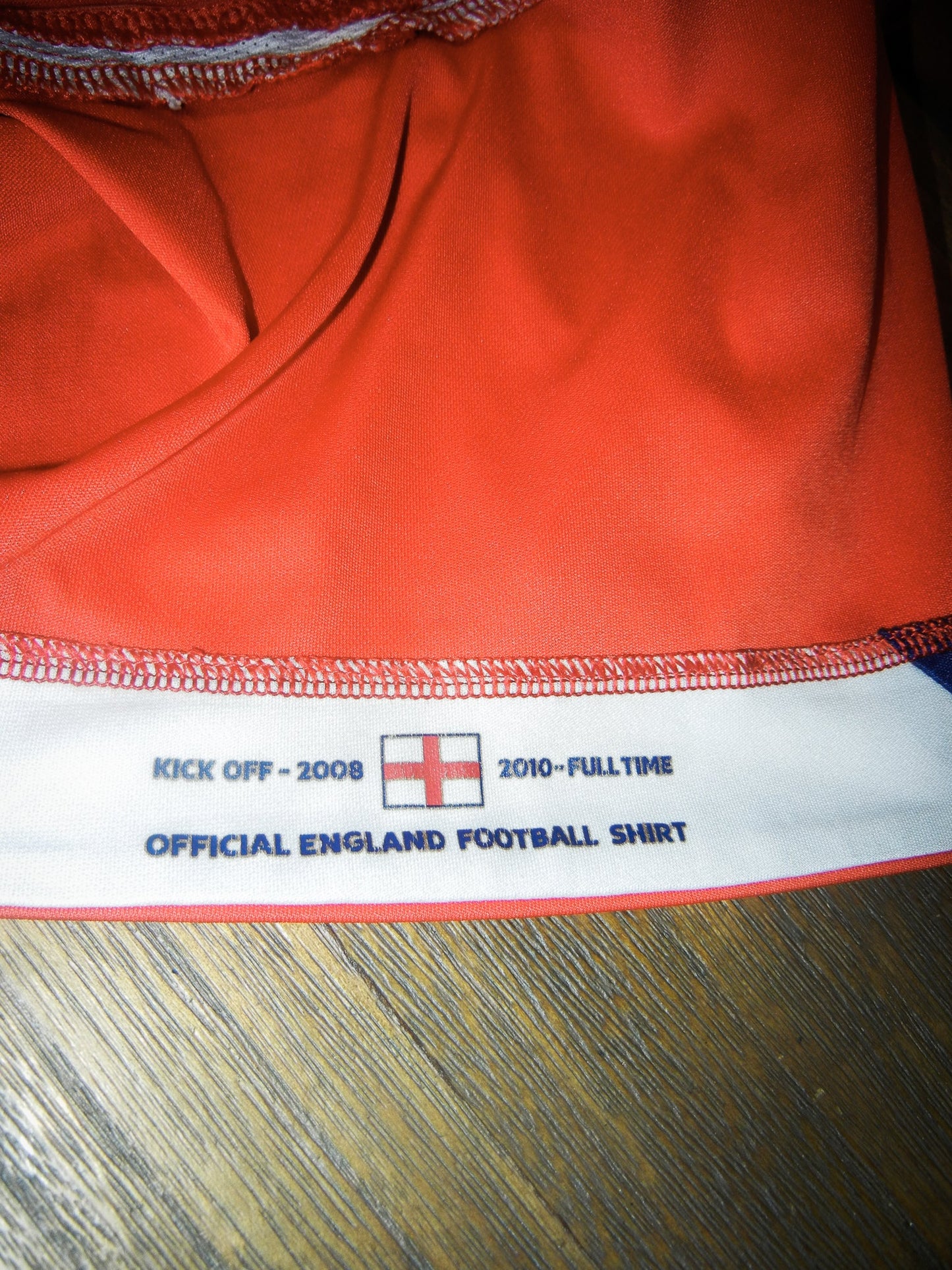 England 2008/2010 Away Jersey – David Beckham #7 – Size Medium – Umbro Red Shirt (MPN: 31495448)