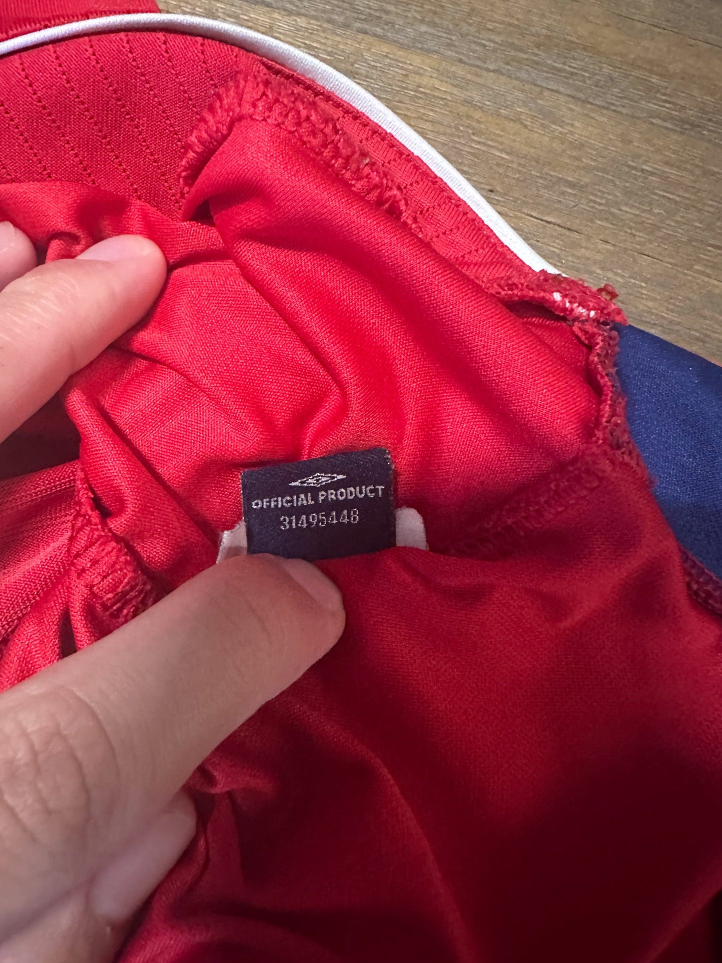 England 2008/2010 Away Jersey – David Beckham #7 – Size Medium – Umbro Red Shirt (MPN: 31495448)