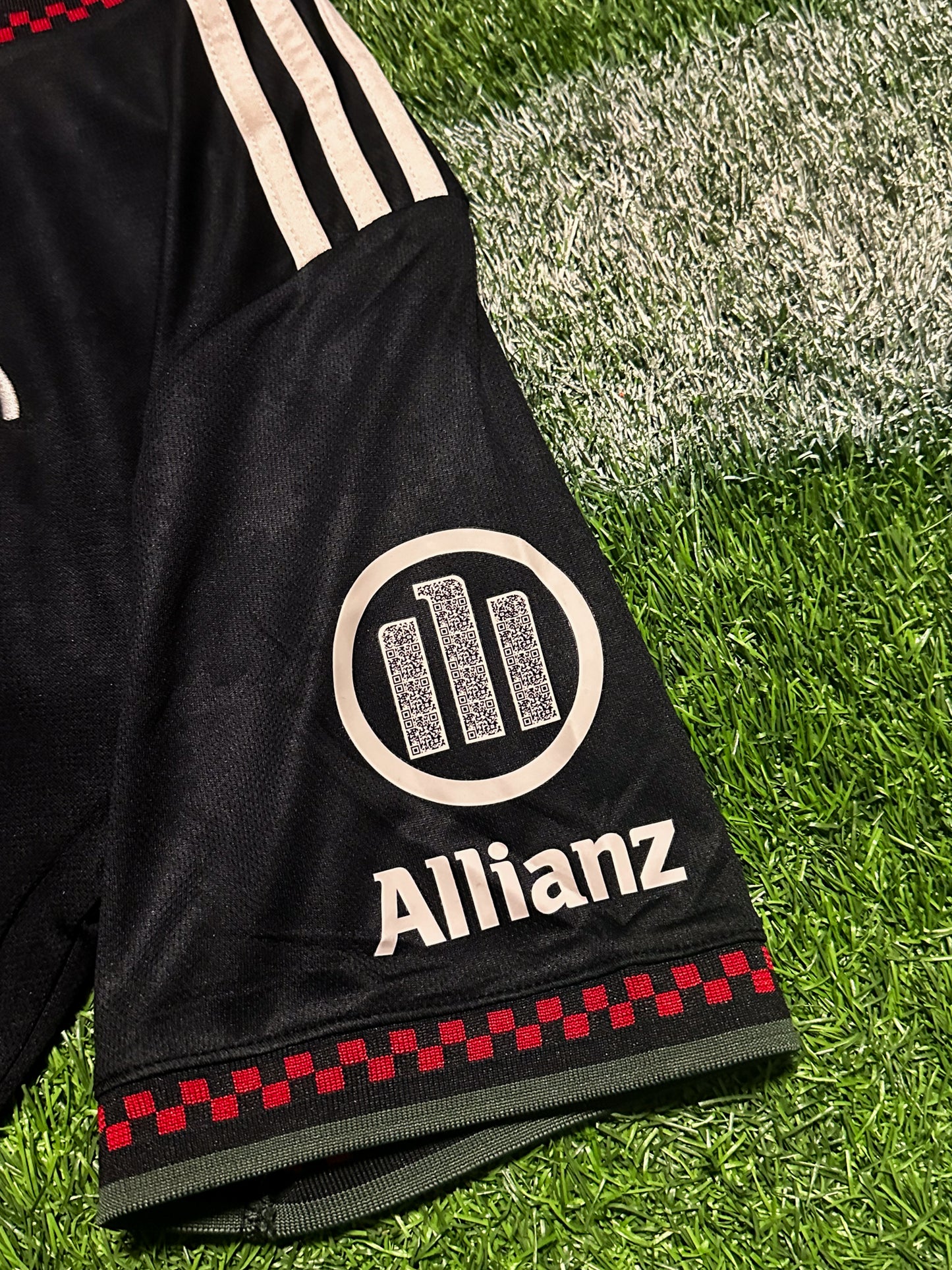 Bayern Munich 2025/2026 Third Jersey – Jamal Musiala 42- Black Bavarian Kit