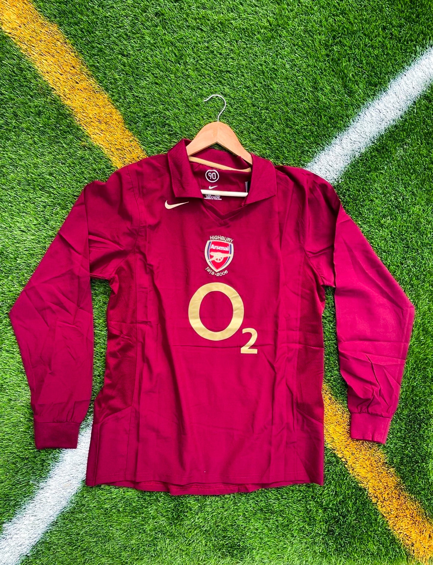 Arsenal 2005-2006 Home Thierry Henry #14 Bordeaux Retro Soccer Jersey – Classic Gunners Kit with Bold Burgundy Accents