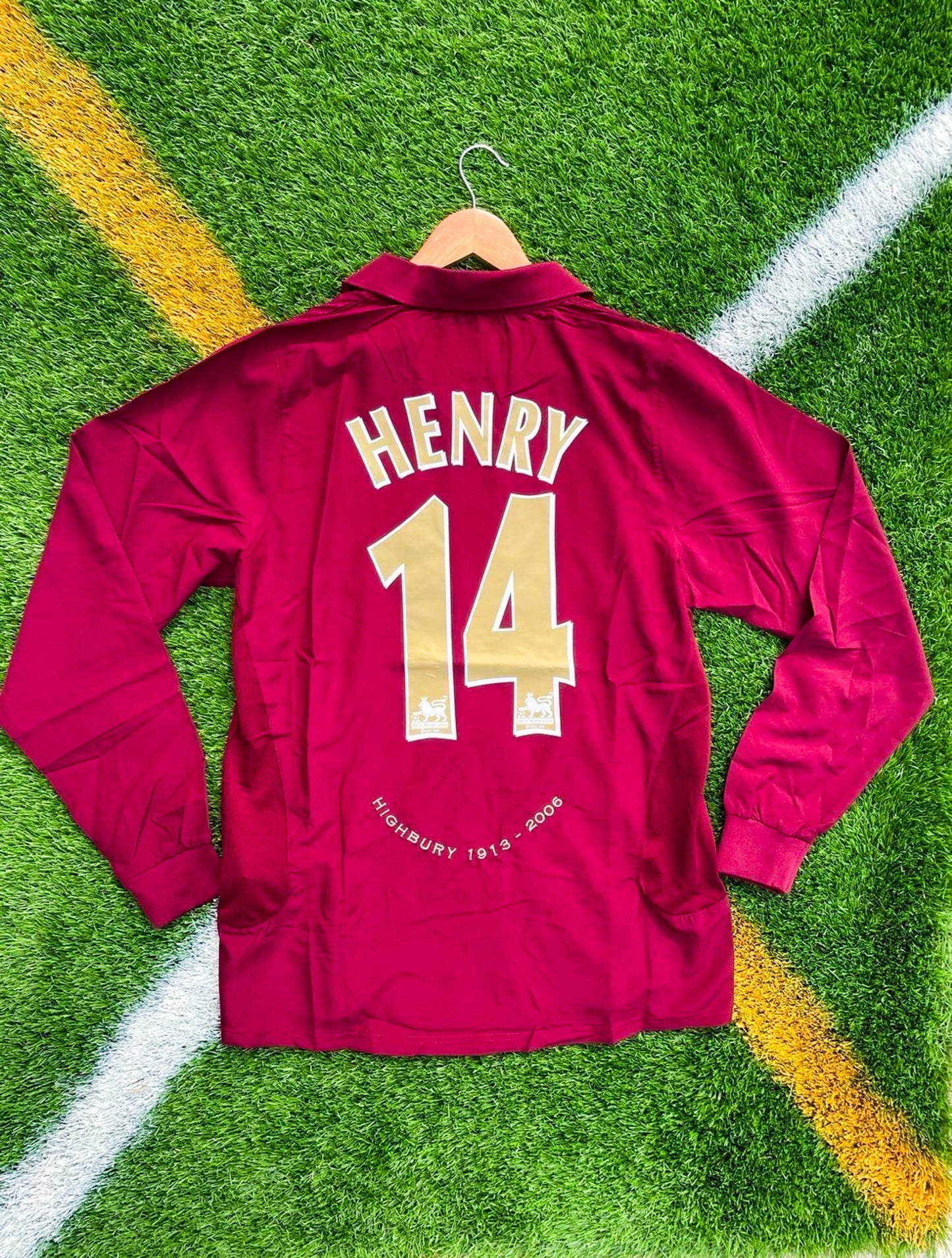Arsenal 2005-2006 Home Thierry Henry #14 Bordeaux Retro Soccer Jersey – Classic Gunners Kit with Bold Burgundy Accents