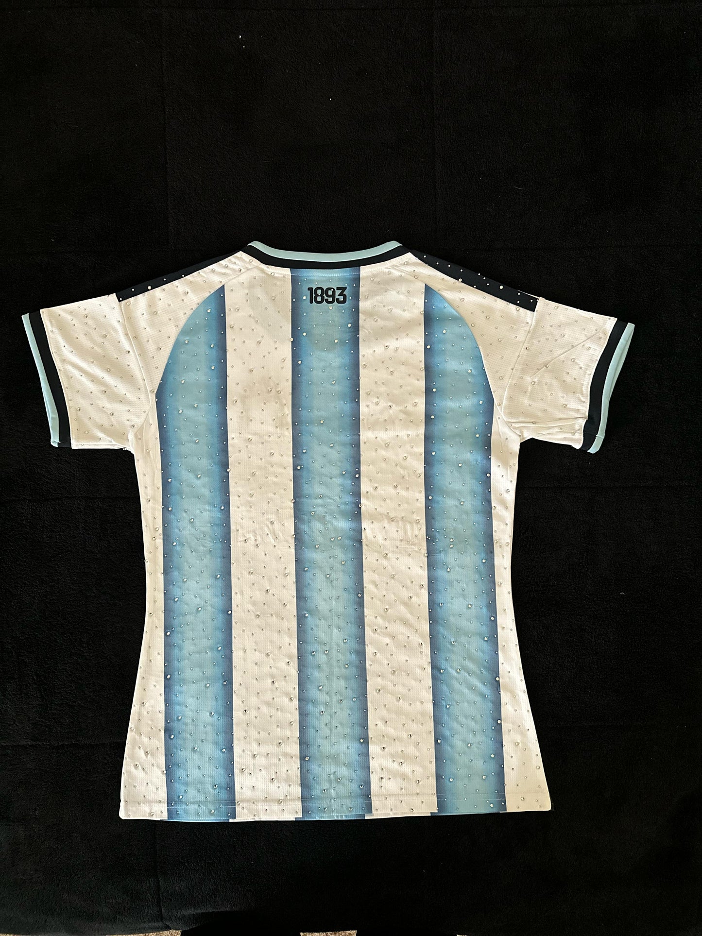 Argentina 2026 Home con Cristales para Damas- World Cup 2026-Messi 10 – Cubiertas de brillos con cristales en toda la prenda.