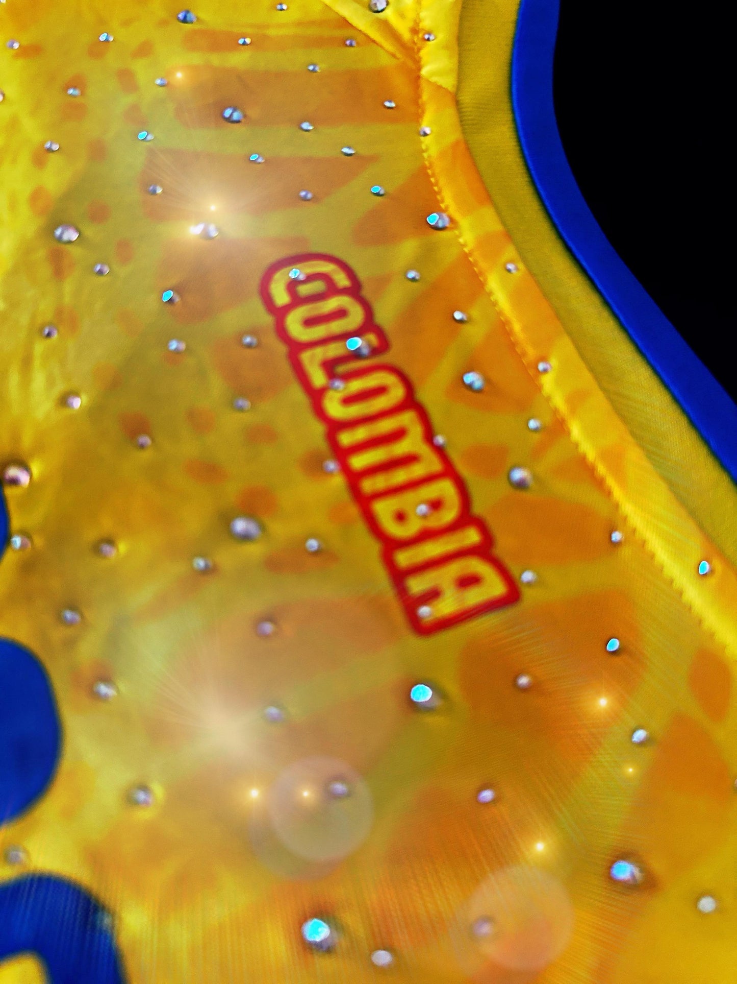 Colombia 2026 Home con Cristales para Damas- World Cup 2026-James  10 – Cubiertas de brillos con cristales en toda la prenda.