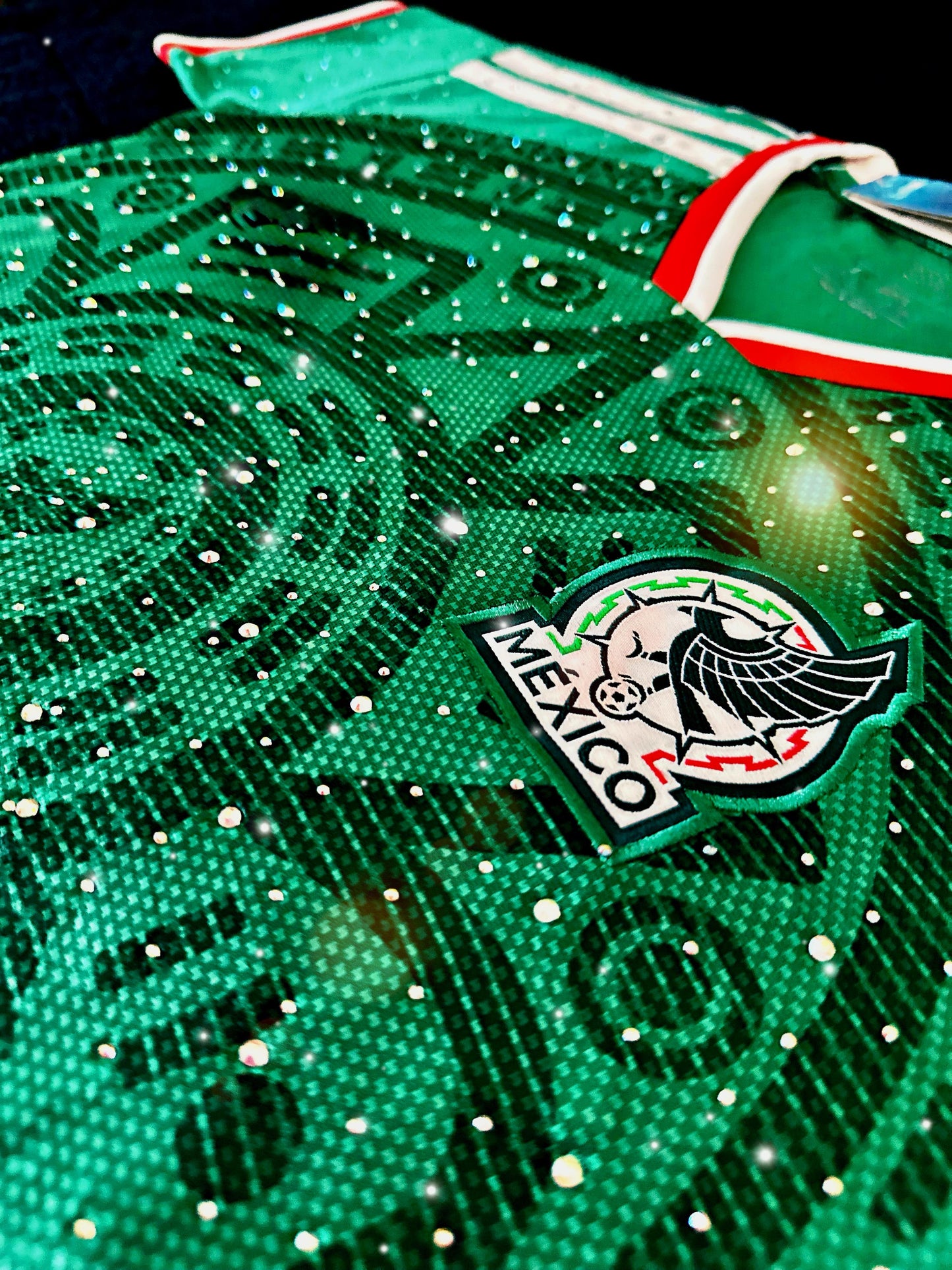 Mexico 2026 Home con Cristales para Damas- World Cup 2026– Cubiertas de brillos con cristales en toda la prenda.