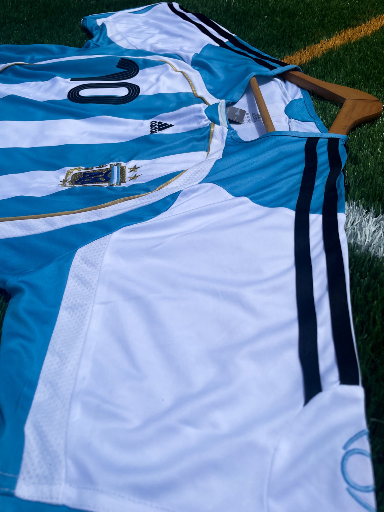 Close-up of embroidered AFA crest and adidas logo on the Argentina 2006 Home Jersey.