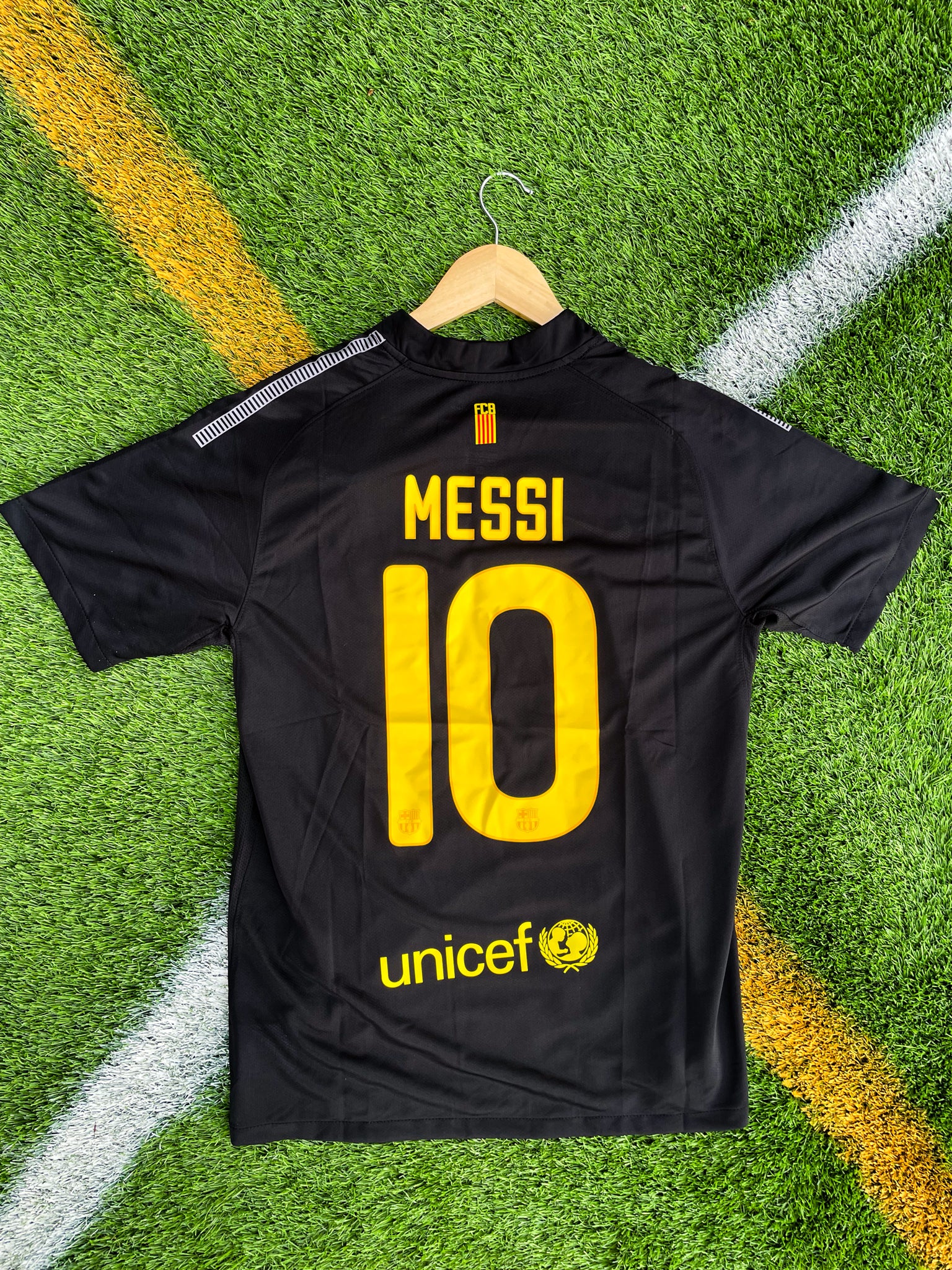 Back of jersey featuring Messi #10 print

