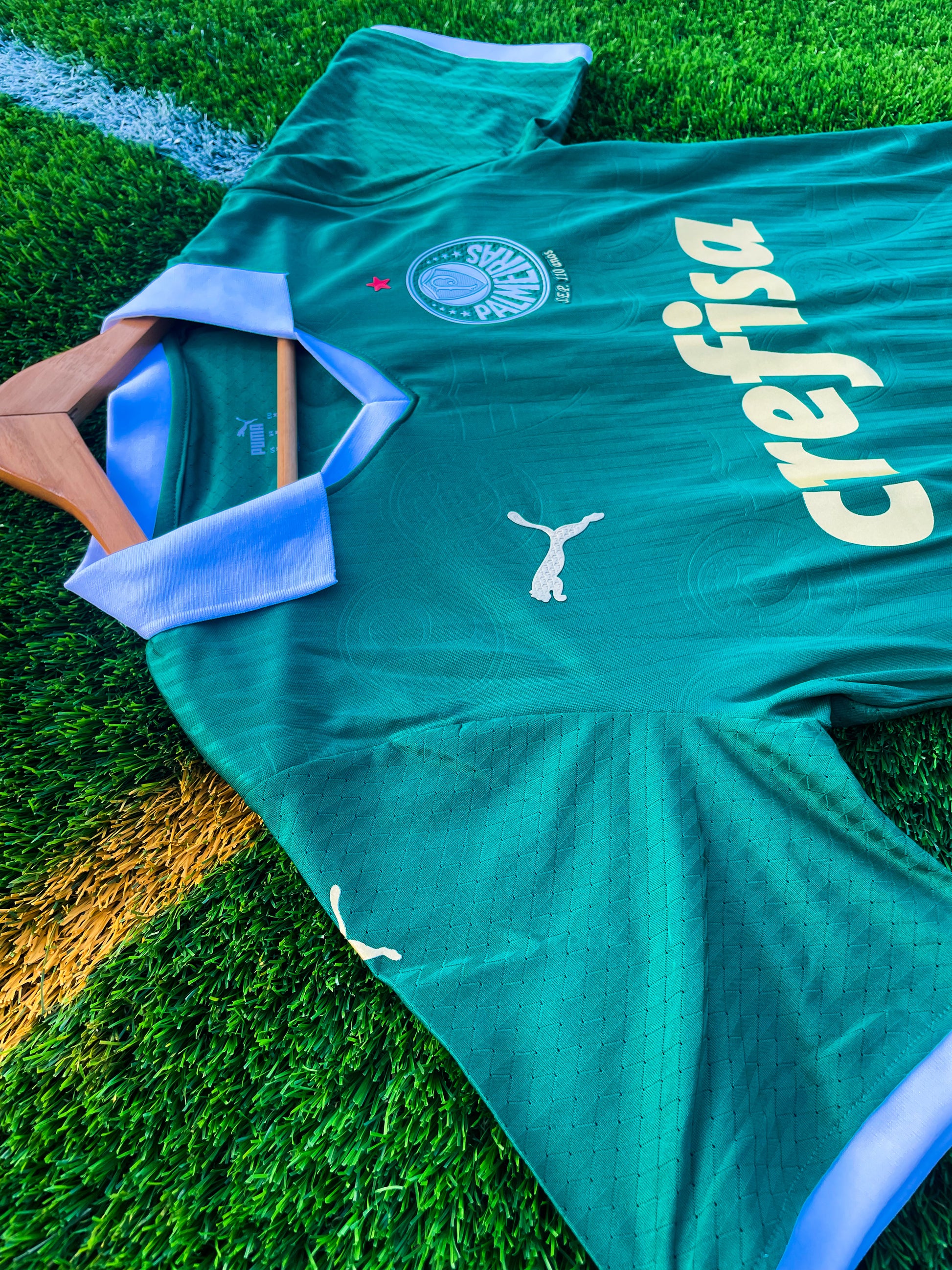 Back view of the jersey with no name or number



