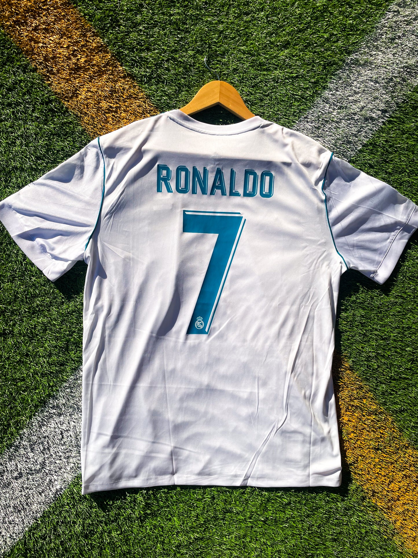 Back of the jersey showing Ronaldo name and number 7

