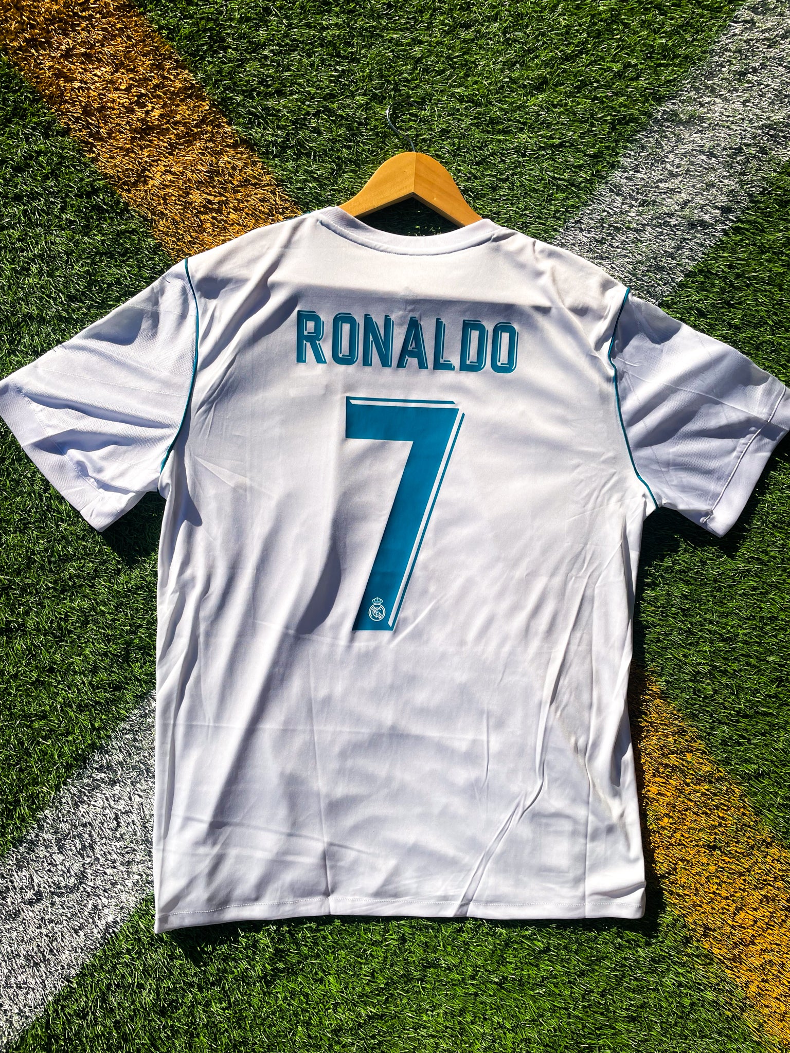 Back of the jersey showing Ronaldo name and number 7

