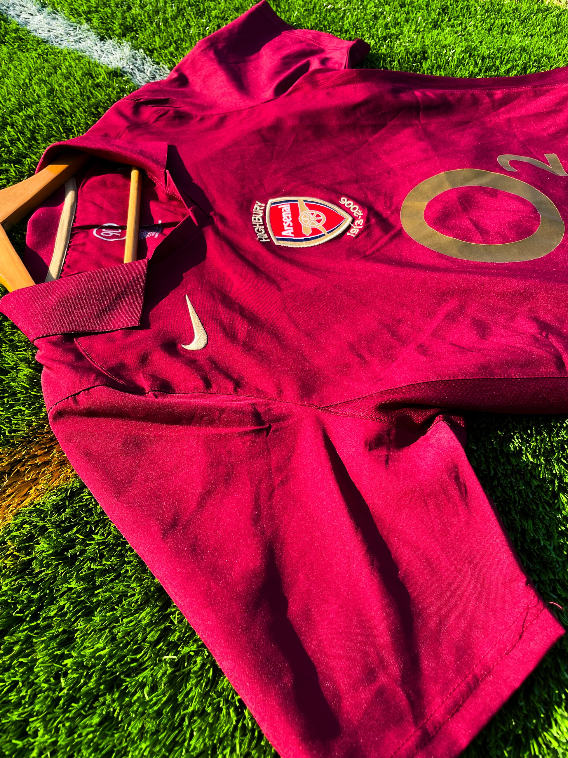 Detail of collar and sleeve with burgundy accents

