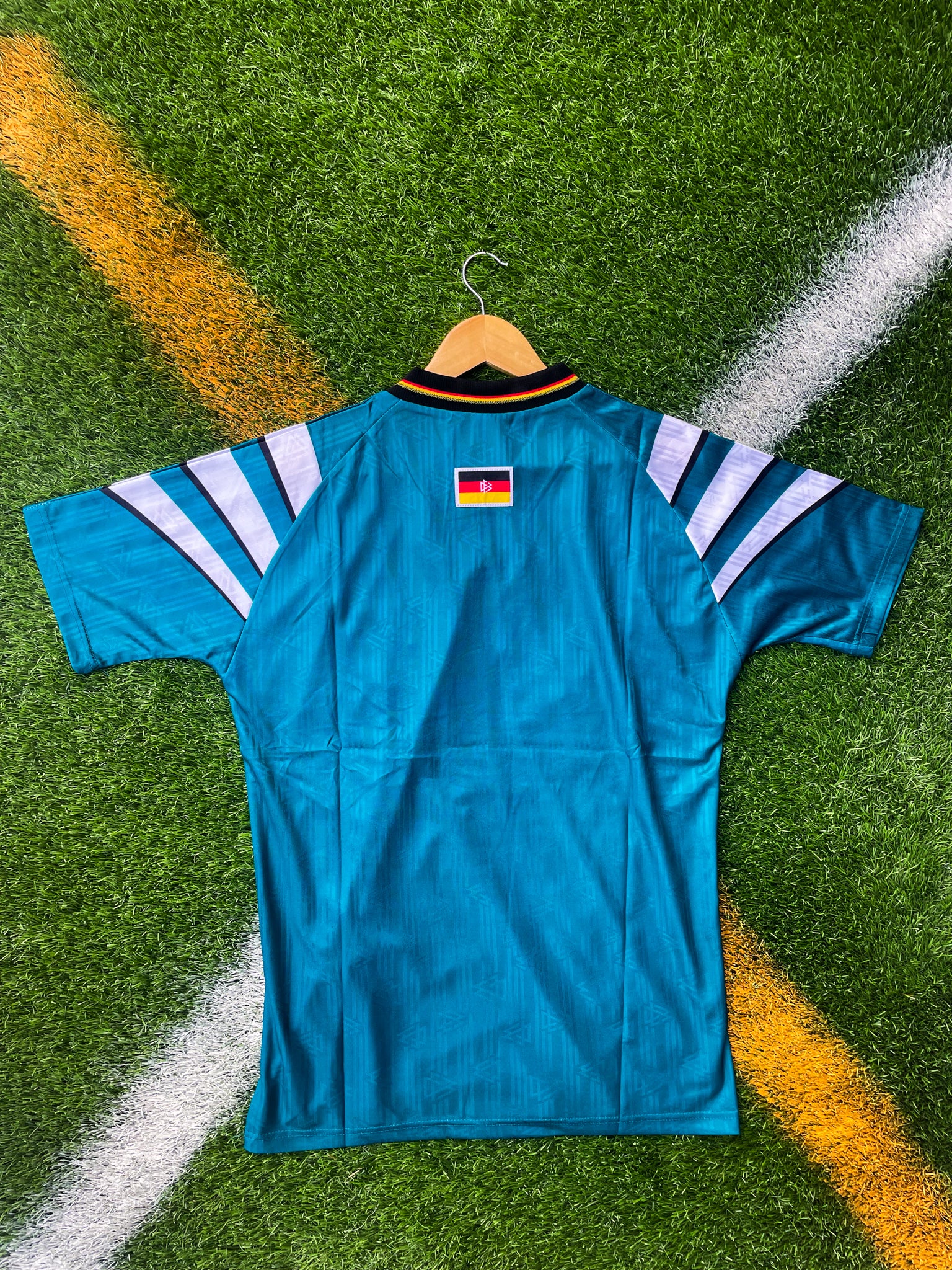 Back of the jersey with vintage fit and classic trim

