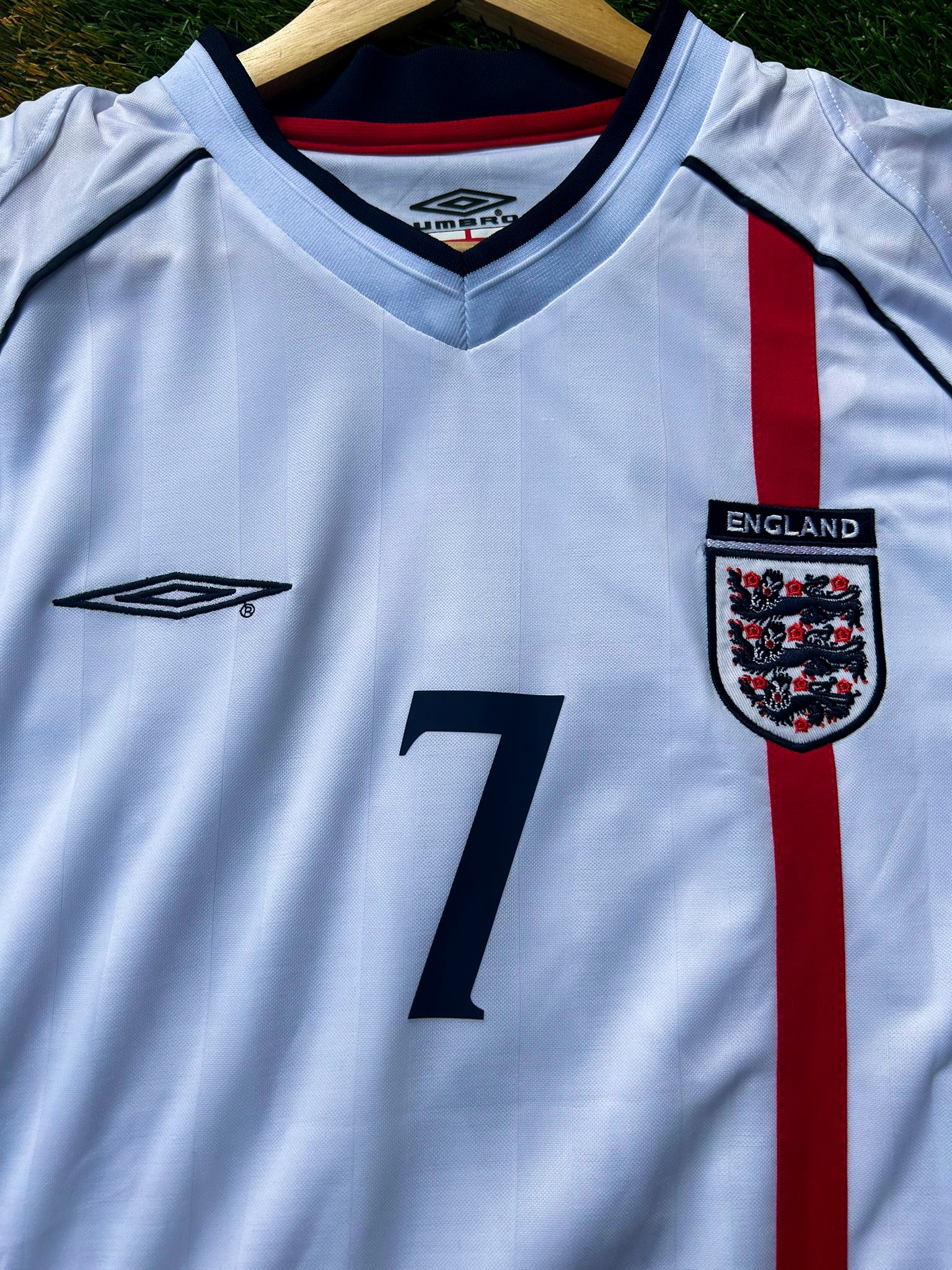 Close-up of England crest and shoulder detail on the 2002 kit.

