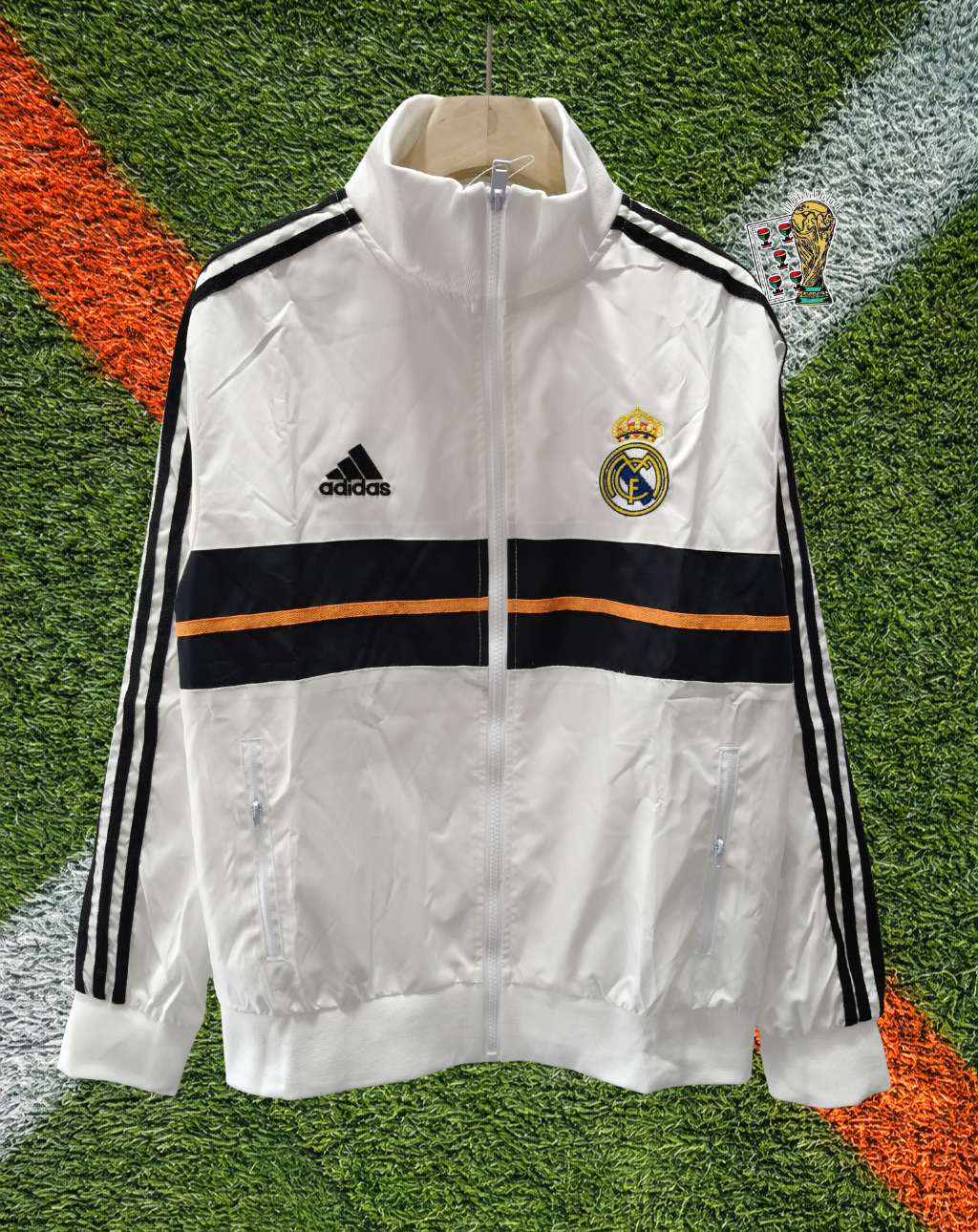 Real Madrid 2000s Windbreaker – Merengue Gold Trim Classic